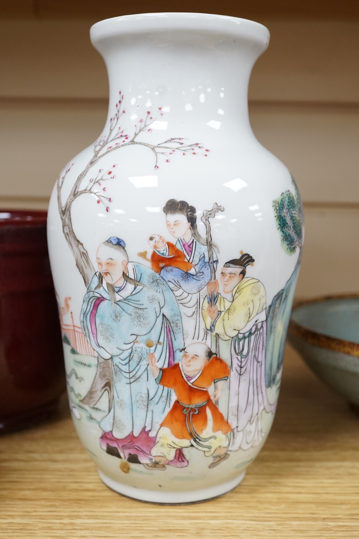 A Chinese famille rose vase, a crackle glaze vase and a sang de boeuf jar, tallest 21.5cm